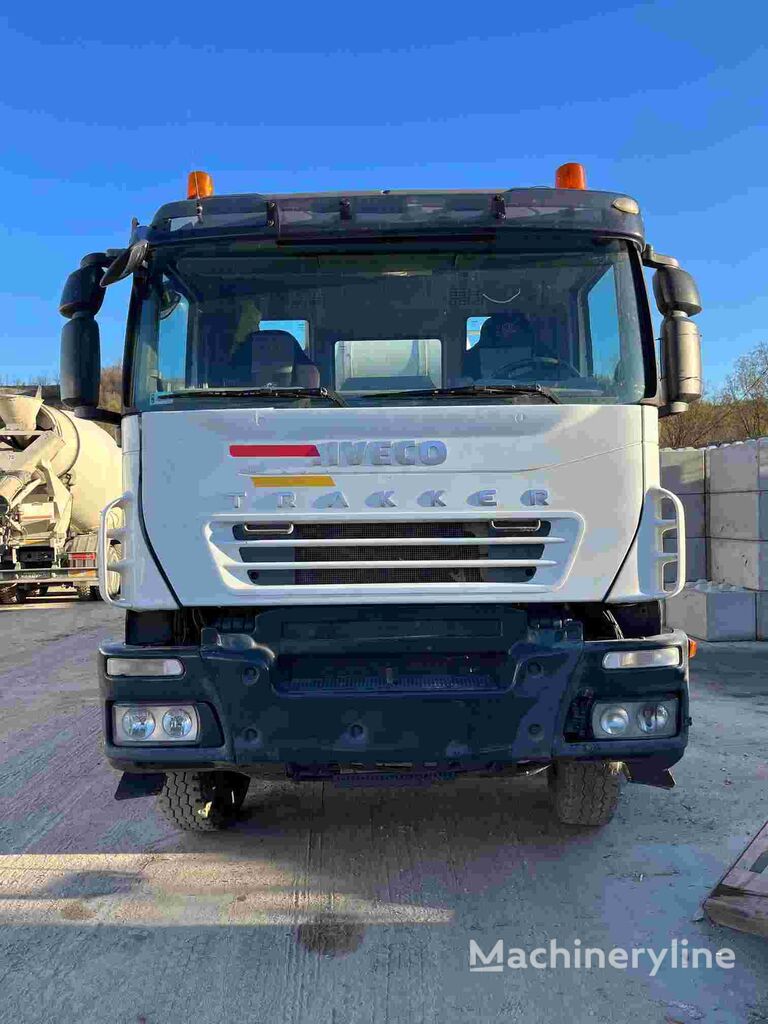 autobetoniera IVECO trakker 460