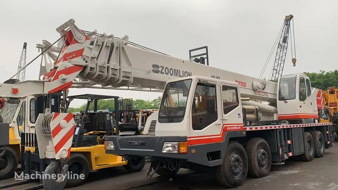 autogrù Zoomlion QY50D 50ton truck crane